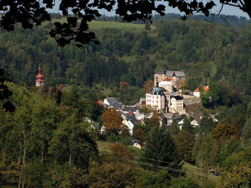 Penzion - Restaurant U Zámku Bečov nad Teplou Exterior foto