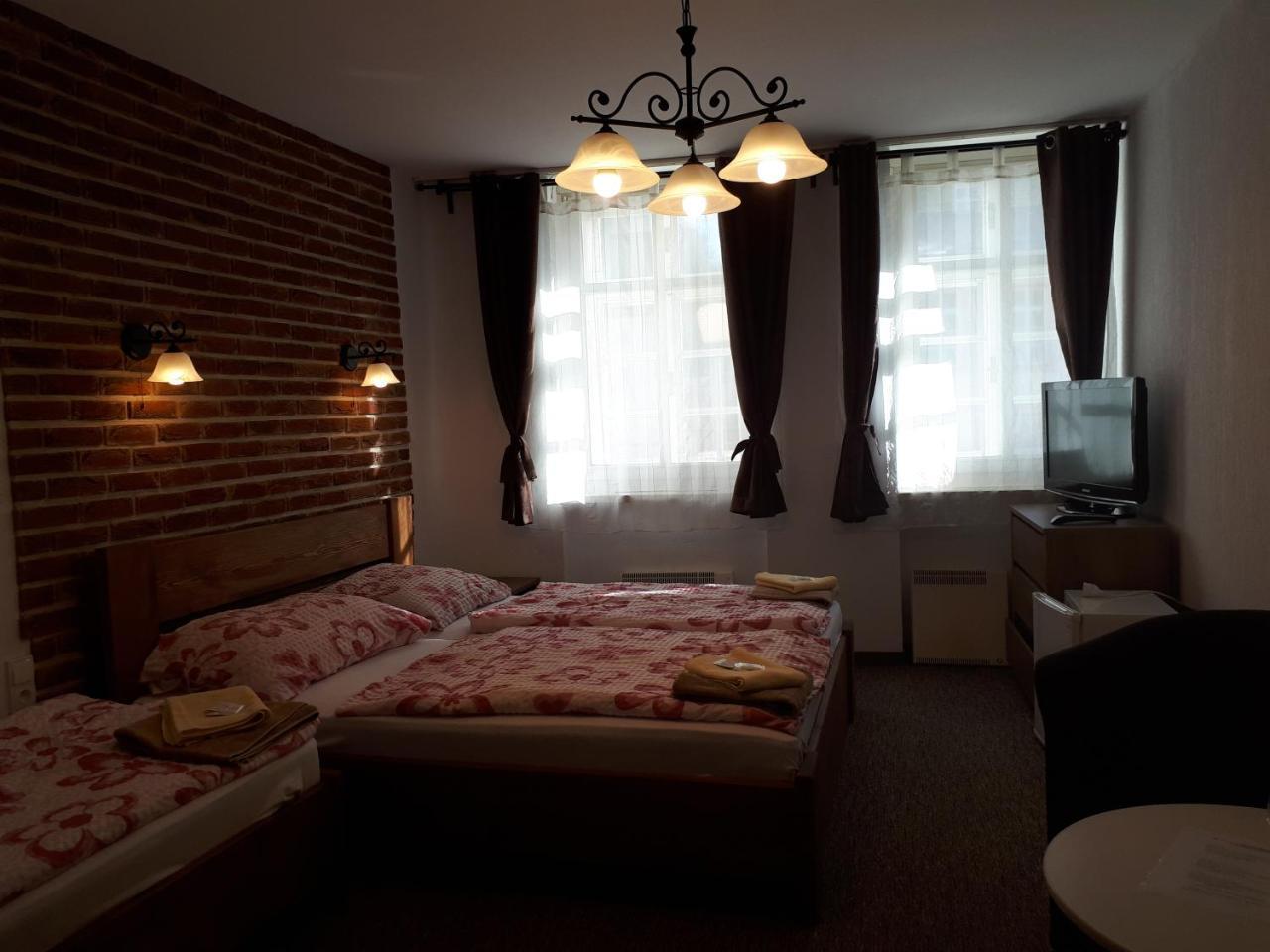 Penzion - Restaurant U Zámku Bečov nad Teplou Exterior foto