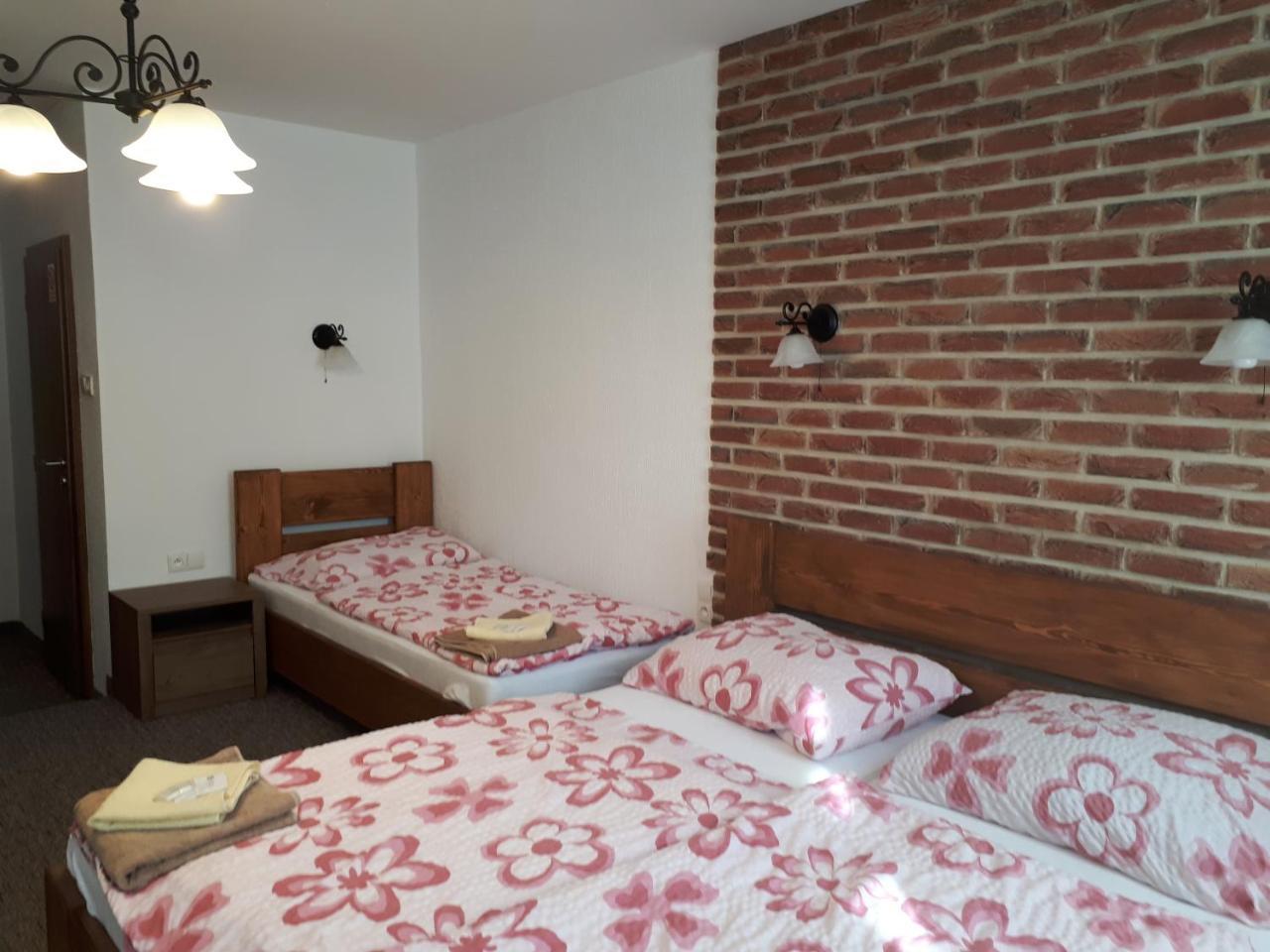 Penzion - Restaurant U Zámku Bečov nad Teplou Zimmer foto