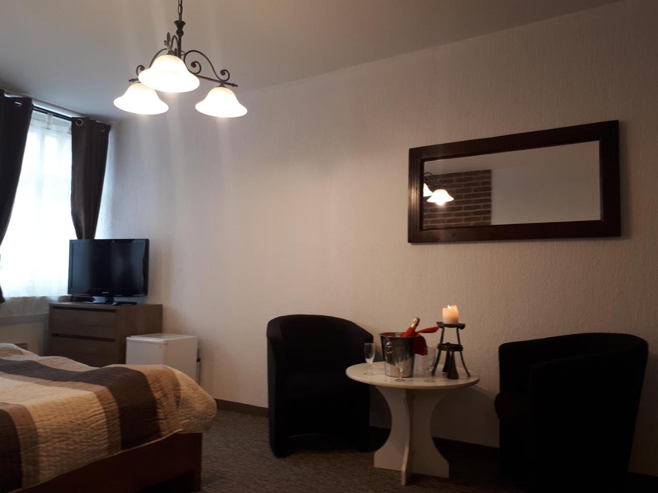 Penzion - Restaurant U Zámku Bečov nad Teplou Exterior foto