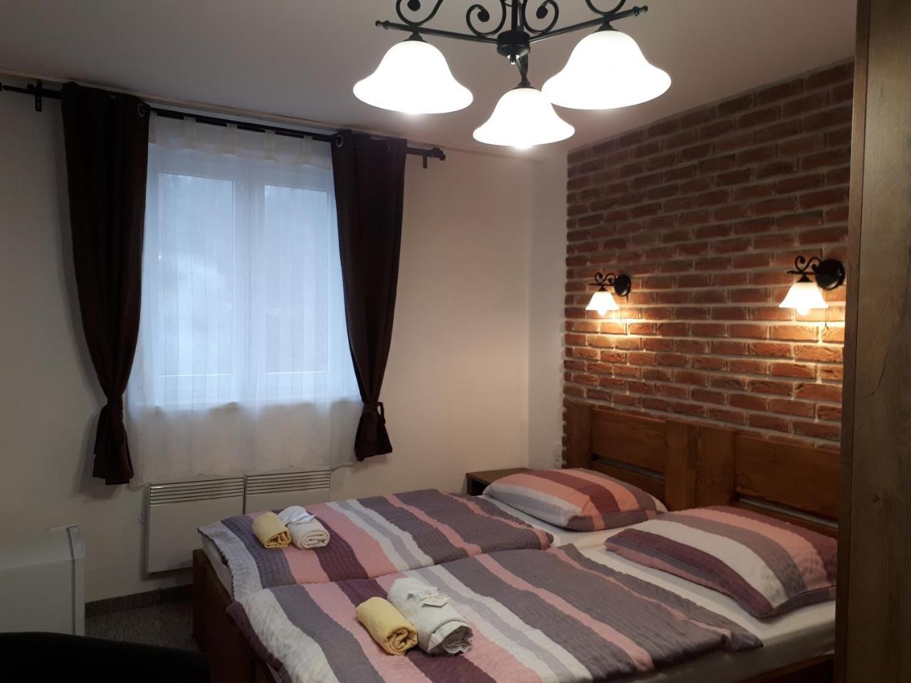 Penzion - Restaurant U Zámku Bečov nad Teplou Exterior foto