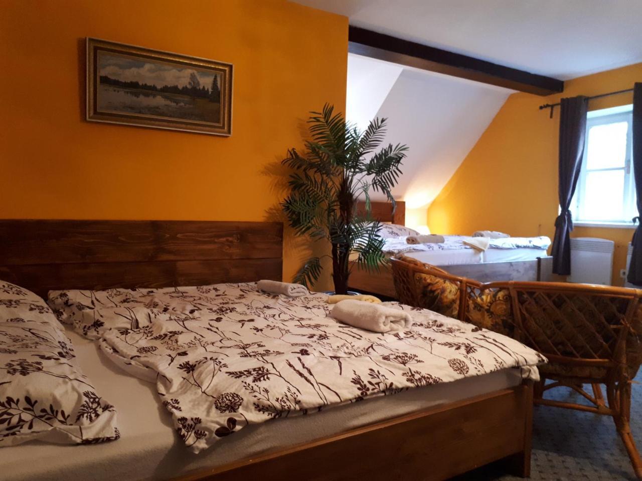 Penzion - Restaurant U Zámku Bečov nad Teplou Exterior foto