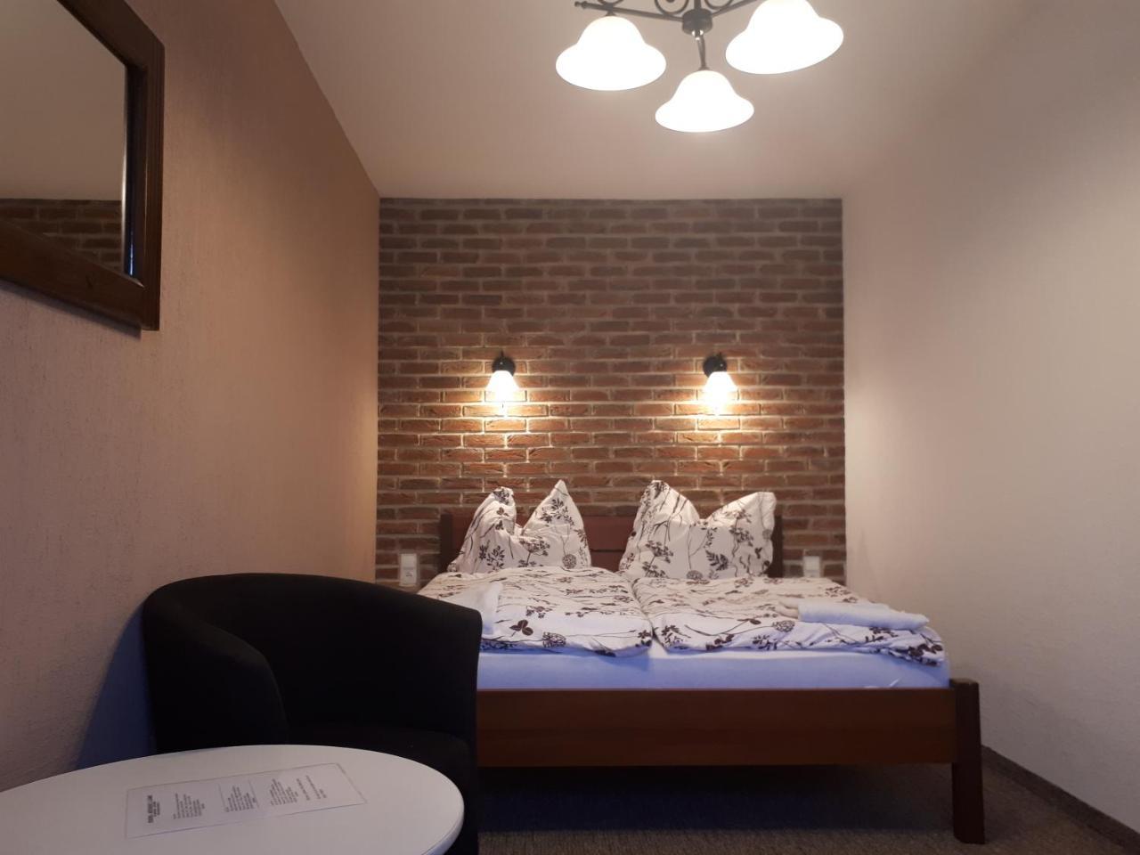 Penzion - Restaurant U Zámku Bečov nad Teplou Zimmer foto