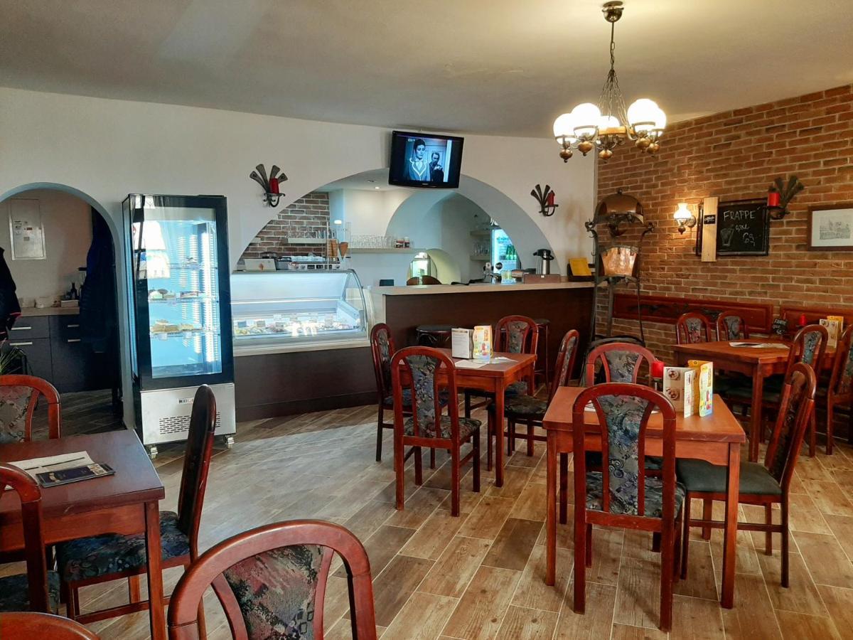 Penzion - Restaurant U Zámku Bečov nad Teplou Exterior foto