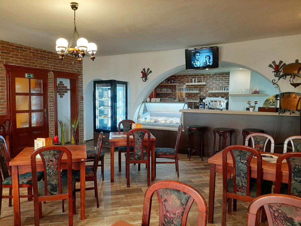 Penzion - Restaurant U Zámku Bečov nad Teplou Exterior foto