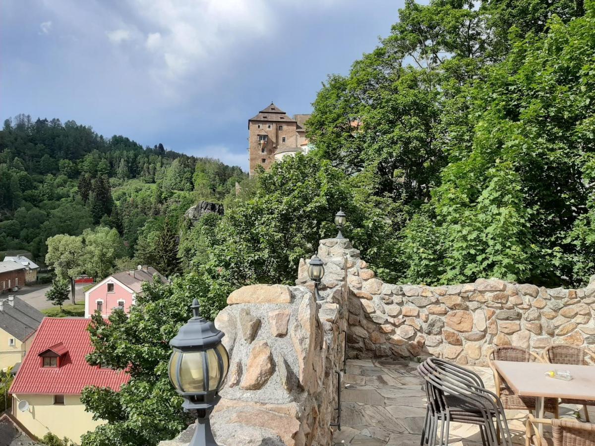 Penzion - Restaurant U Zámku Bečov nad Teplou Exterior foto