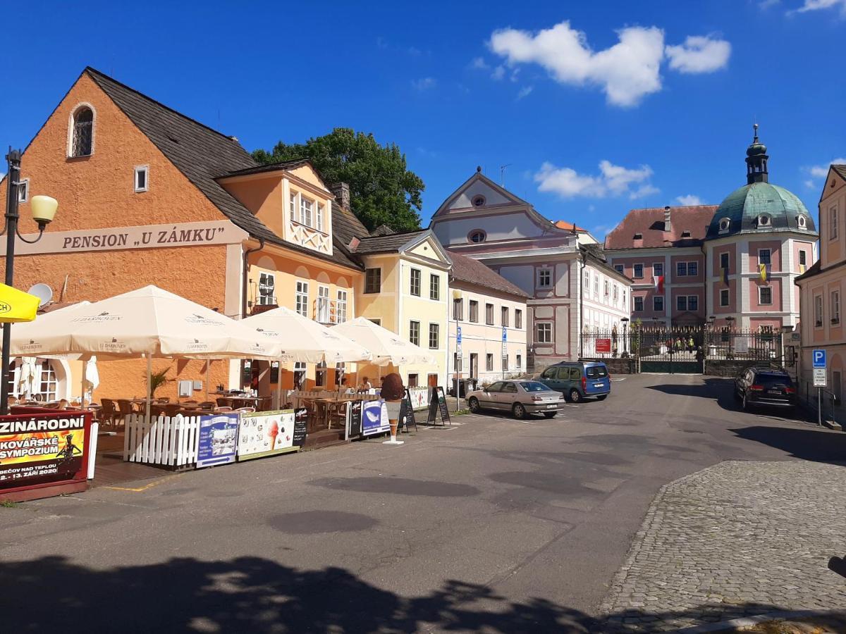 Penzion - Restaurant U Zámku Bečov nad Teplou Exterior foto